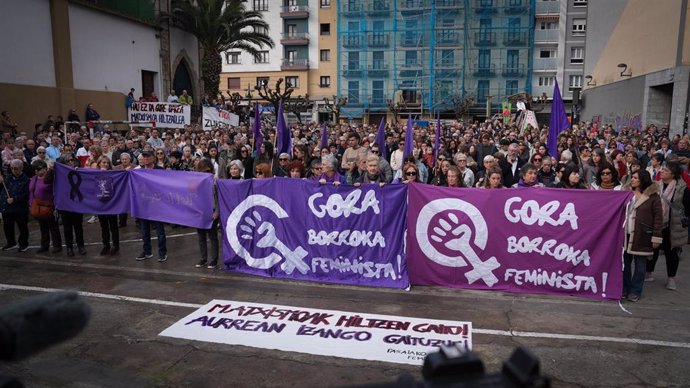 Concentración en Pasaia contra el crimen machista de una vecina de la localidad