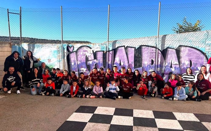 Participantes en el proyecto 'Ninguna niña sin jugar'.