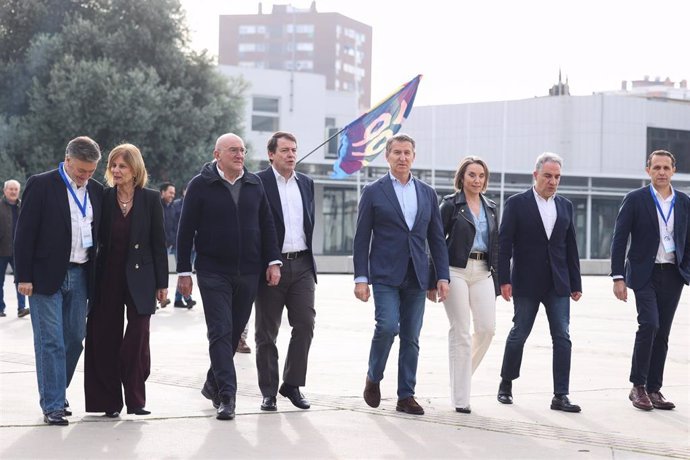 (I-D) El secretario general del PP de Castilla y León, Francisco Vázquez, la presidenta de la FEMP, María José García-Pelayo, el alcalde de Valladolid, Jesús Julio Carnero, el presidente del PP de Castilla y León y presidente de la Junta de Castilla y Leó