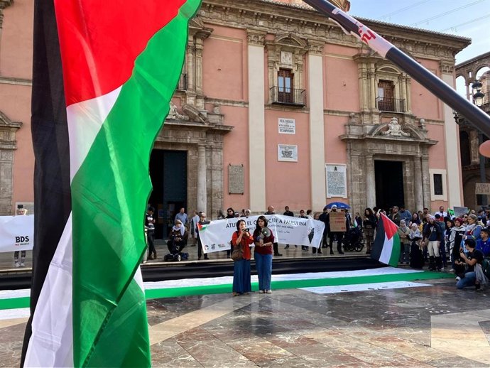 Una concentración de BDS País Valenci insta al Gobierno a "poner todos los recursos necesarios para frenar el genocidio en Palestina"
