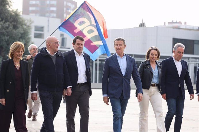 (I-D) La presidenta de la FEMP, María José García-Pelayo, el alcalde de Valladolid, Jesús Julio Carnero, el presidente del PP de Castilla y León y presidente de la Junta de Castilla y León, Alfonso Fernández Mañueco, el presidente del Partido Popular, Alb