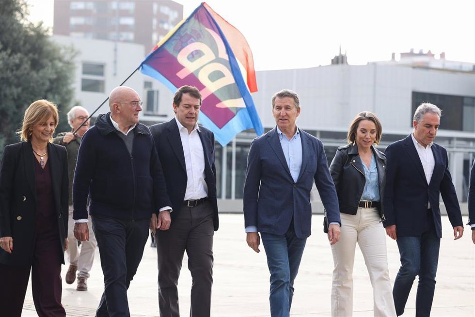 (I-D) La presidenta de la FEMP, María José García-Pelayo, el alcalde de Valladolid, Jesús Julio Carnero, el presidente del PP de Castilla y León y presidente de la Junta de Castilla y León, Alfonso Fernández Mañueco, el presidente del Partido Popular, A