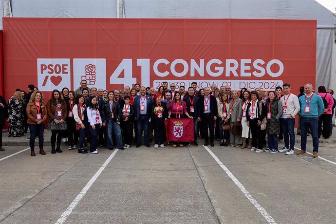 Representación del PSOE de León en el 41º Congreso Federal del PSOE en Sevilla.