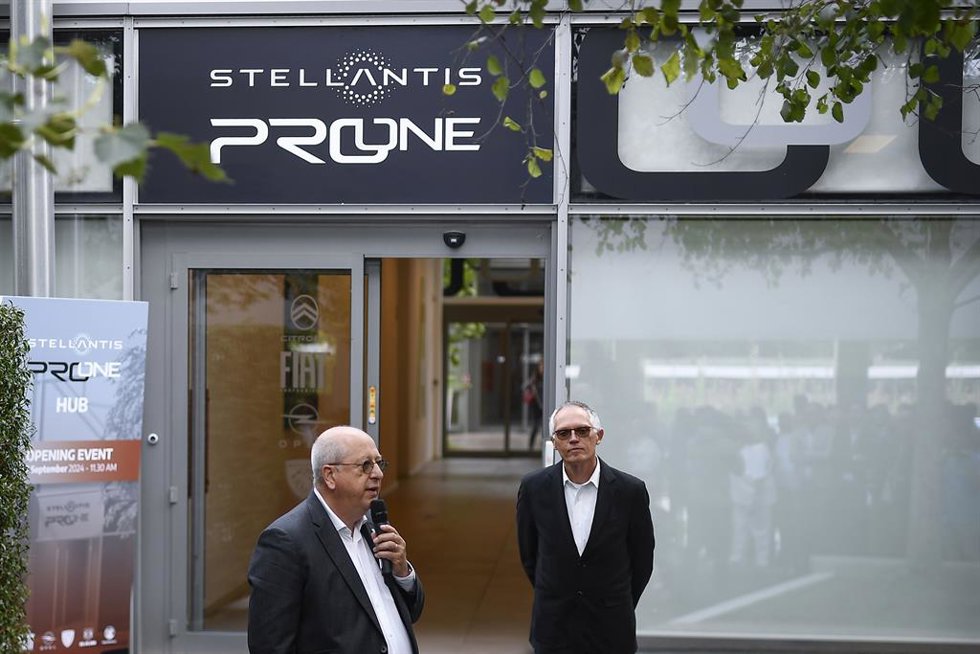 Archivo - CEO of Stellantis, Carlos Tavares and CEO of Alfa Romeo, Jean Philippe Imparato speech during the Stellantis ProOne Hub Opening 17, 2024.