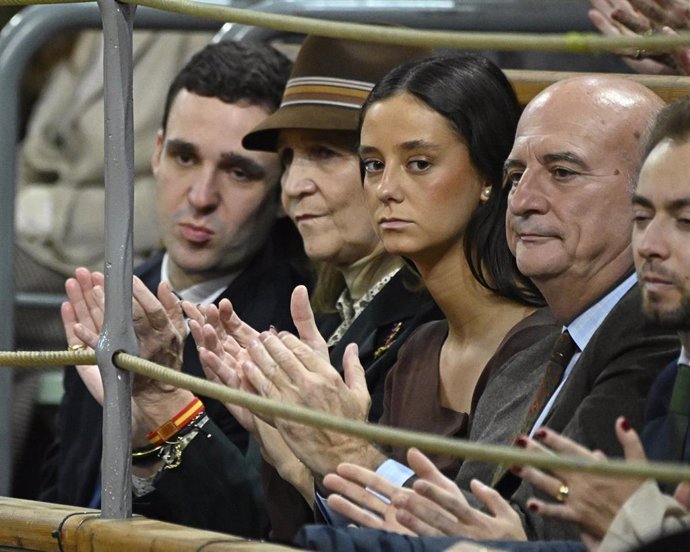 La infanta Elena con sus hijos, Froilán y Victoria Federica, asisten al Festival taurino benéfico en el Palacio Vistalegre en favor de los damnificados por la Dana de Valencia