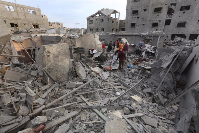 Edificios destruidos por los ataques del Ejército de Israel contra el campamento de refugiados de Nuseirat, en el centro de la Franja de Gaza (archivo)