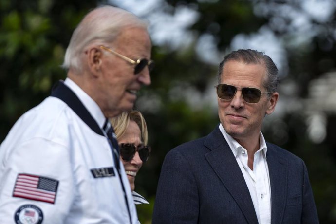 Archivo - July 26, 2024, Washington, District Of Columbia, USA: Hunter Biden looks towards United States President Joe Biden and Valerie Biden Owens while exiting the White House to board Marine One en route to Camp David in Washington, DC on Friday, July