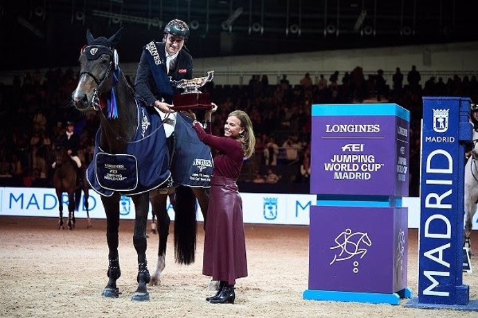 El jinete italiano Piergiorgio Bucci gana el Trofeo Ciudad de Madrid de la Copa del Mundo de Salto en la Ifema Madrid Horse.