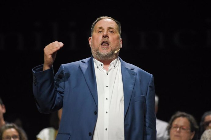 Archivo - El expresidente de ERC, Oriol Junqueras, durante la presentación de la candidatura 'Militancia Decidim', en el Teatre La Passió, a 21 de septiembre de 2024, en Olesa de Montserrat, Barcelona