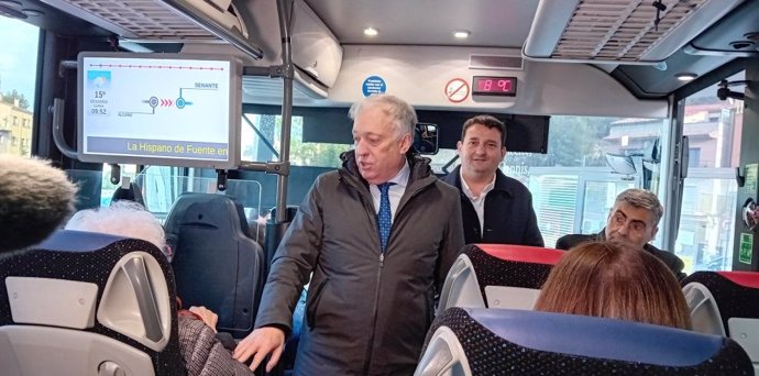 Octavio López inaugura 44 nuevas líneas del Mapa Concesional de Transportes en Alcañiz.