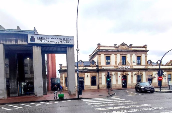 Archivo - Acceso a las estaciones de tren y autobús de Avilés