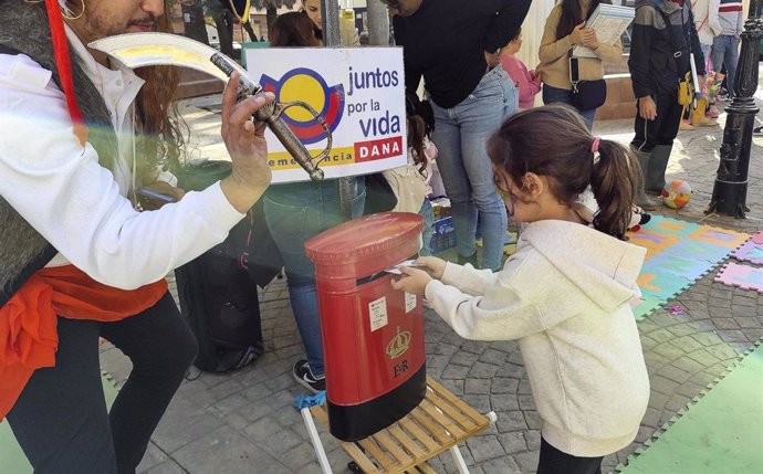 'El Arbol De Los Sueños' De Juntos Por La Vida Recoge Los Deseos Para Navidad De Los Niños De La 'Zona Cero' De La Dana