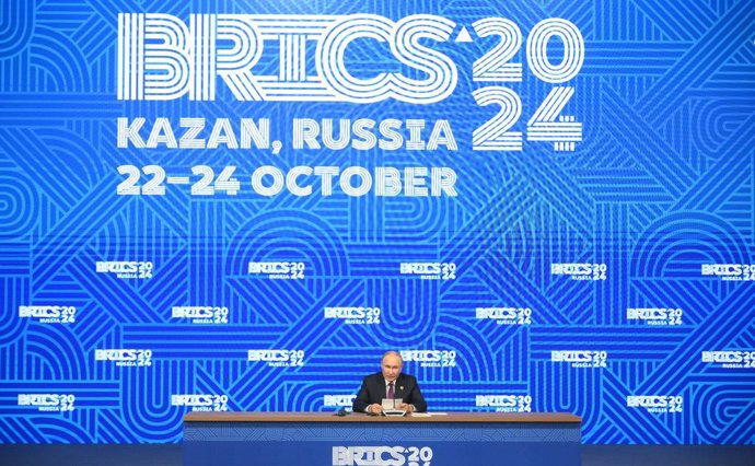 Archivo - HANDOUT - 24 October 2024, Russia, Kazan: Russian President Vladimir Putin speaks during a press conference following the 16th BRICS Summit. Photo: -/Kremlin/dpa - ATTENTION: editorial use only and only if the credit mentioned above is reference