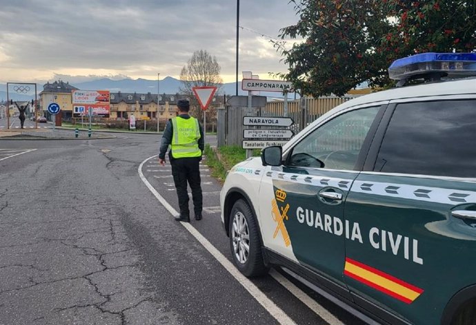 Rotonda de acceso a la localidad de Camponaraya.