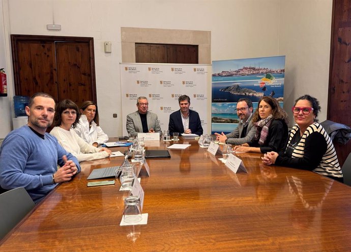 Reunión entre el Govern, los Consells y la Asociación Española de Plataformas Digitales de Alquiler Temporal (PAT)