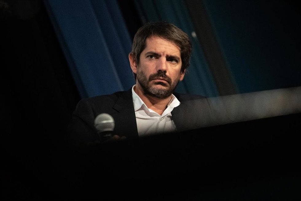 Archivo - El ministro de Cultura, Ernest Urtasun clausura en el cine Doré, la Jornada de Reflexión sobre el Presente y el Futuro del cine en conversación con los directores, productores y guionistas Javier Calvo y Javier Ambrossi, a 7 de octubre de 2024
