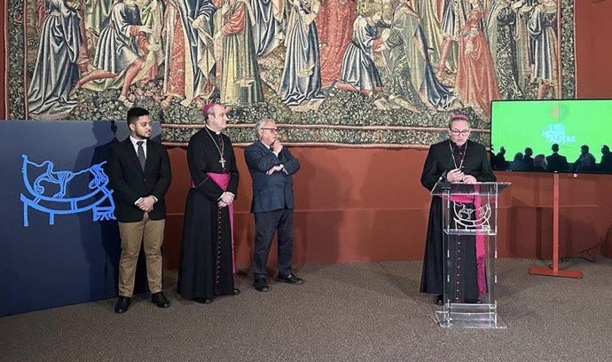 Representantes institucionales durante la clausura de 'Hospitalitas' en Villafranca del Bierzo.