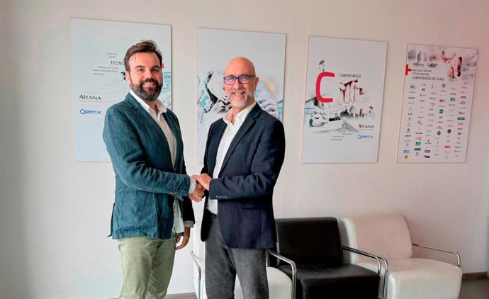 Daniel Segarra y José L. Coloma firman la alianza Opentix-Sislei