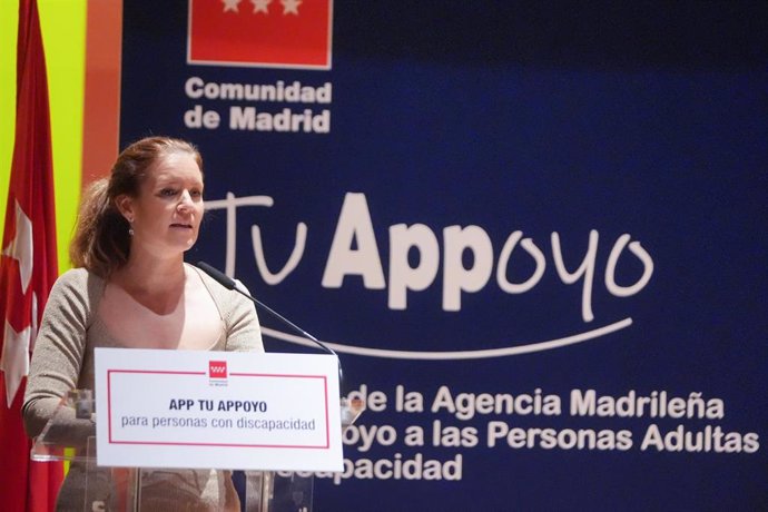 La consejera de Familia, Juventud y Asuntos Sociales, Ana Dávila, durante la presentación de 'Tu Appoyo', una aplicación con la que se pretende facilitar el acceso a la información de personas con discapacidadas, el 2 de diciembre, en Madrid.