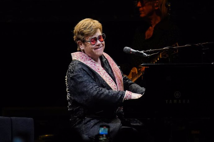 Archivo - 08 July 2023, Sweden, Stockholm: Elton John performs on stage during his Farewell Yellow Brick Road show at the Tele2 Arena in Stockholm· Photo: Yui Mok/PA Wire/dpa