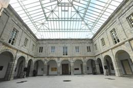 Archivo - Patio del Parlamento de Cantabria.- Archivo