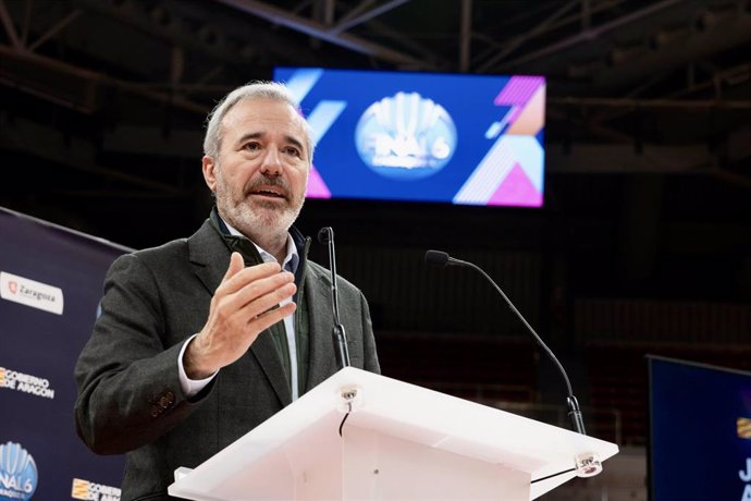 EL presidente del Gobienro de Aragón, JOrge Azcón, en el acto de este lunes en el que se ha presentado el acuerdo por el cual Zaragoza será sede de la fase final de la Euroliga femenina de baloncesto.