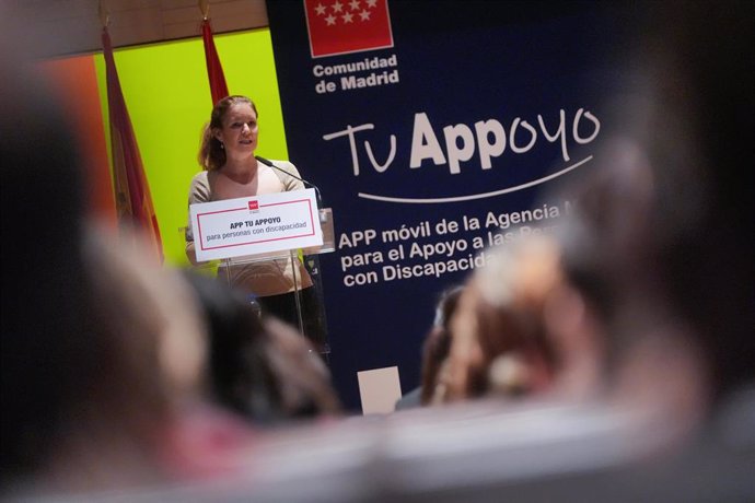 La consejera de Familia, Juventud y Asuntos Sociales, Ana Dávila, durante la presentación de la aplicación 'Tu Appoyo', que facilitará el acceso a la información a las personas con discapacidad curateladas, el 2 de diciembre, en Madrid.