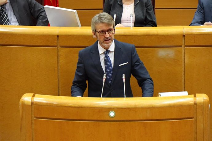 Un momento de la intervención en el Senado del consejero de Economía, Hacienda, Fondos Europeos y Transformación Digital, Luis Alberto Marín