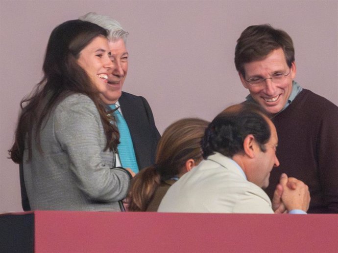 Enrique Cerezo, Teresa Urquijo y José Luis Martínez Almeida durante la IFEMA Madrid Horse Week