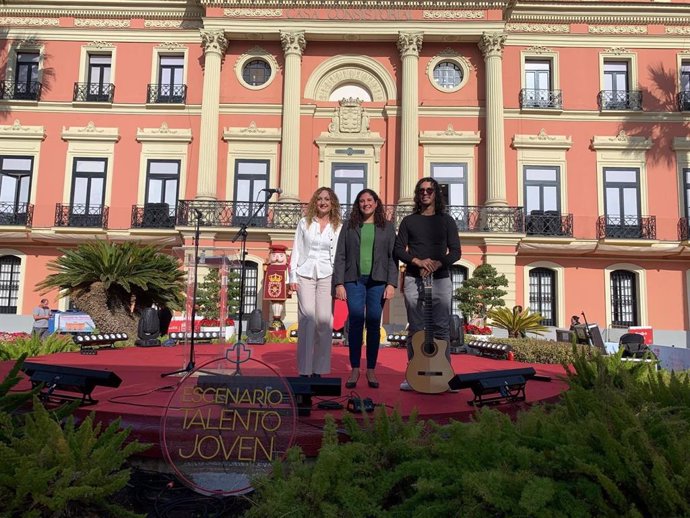 Las concejalas de Talento Joven y Espacios Públicos, Sofía López-Briones; de Mujer, Políticas de Conciliación, Mayores y Discapacidad, Ascensión Carreño, y de Bienestar Social, Familia y Salud, Pilar Torres