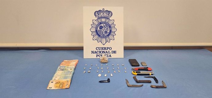 Material incautado por la policía.