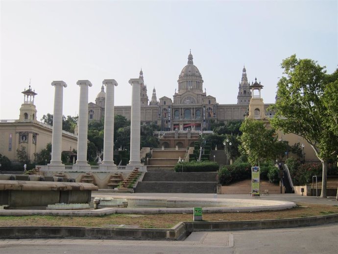 Archivo - Quatre Columnes/Cuatro Columnas Frente Al Museu Nacional D'art De Catalunya MNAC