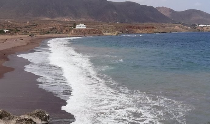 Archivo - Playa de los Escullos, en Níjar (Almería). 