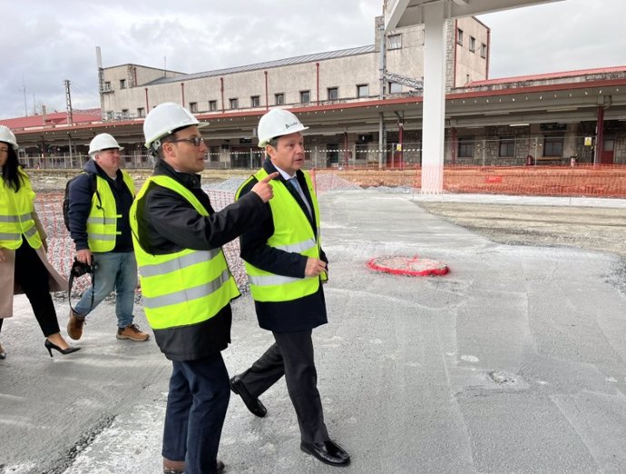 El secretario de Estado de Transportes y Movilidad Sostenible, José Antonio Santano, en las obras de la estación de Irun