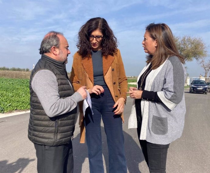 El diputado del PP Alberto de Sanromán, junto a la alcaldesa de Écija.