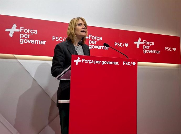 La viceprimera secretaria del PSC, Lluïsa Moret, en una rueda de prensa en la sede del partido