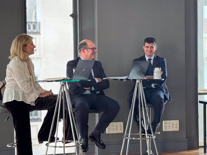 Marta Blázquez, presidenta de Faconauto; José Ignacio Moya, director general de Faconauto; y Raúl Morales, director de comunicación de Faconauto