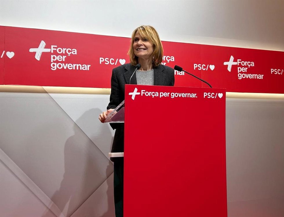 La viceprimera secretaria del PSC, Llusa Moret, en una rueda de prensa en la sede del partido
