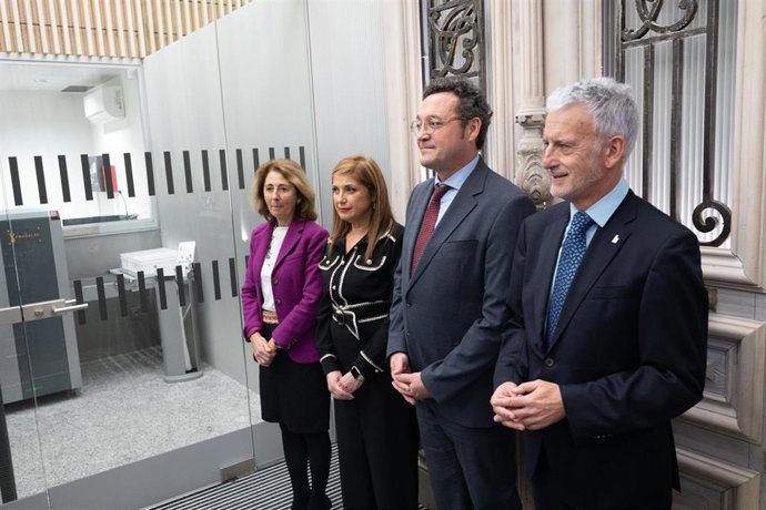 El Fiscal General del Estado, Álvaro García Ortiz, con la consejera de Justicia y Derechos Humanos, María Jesús San José, y los máximos representantes del TSJPV y la Fiscalía vasca, Iñaki Subijana y Carmen Adán, respectivamente, en Bilbao