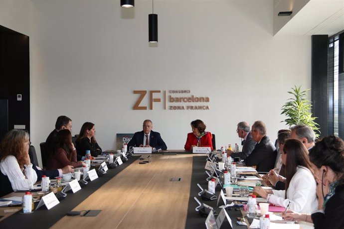 Momento del encuentro entre el Consorci de la Zona Franca de Barcelona (CZFB) y la Organización para la Cooperación y el Desarrollo Económico (OCDE).