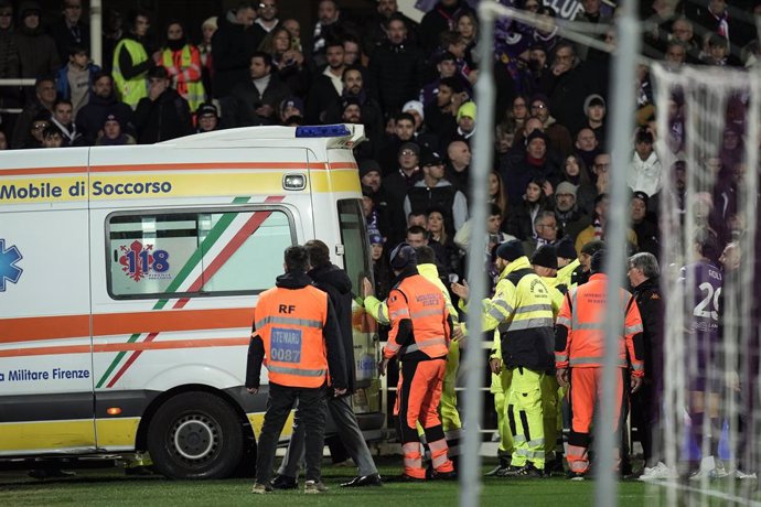 01 December 2024, Italy, Florence: An ambulance carrying injured Fiorentina's Edoardo Bove leaves the pitch to the hospital during the Italian Serie A soccer match between Fiorentina and Inter  at Artemio Franchi Stadium. Photo: Massimo Paolone/LaPresse v