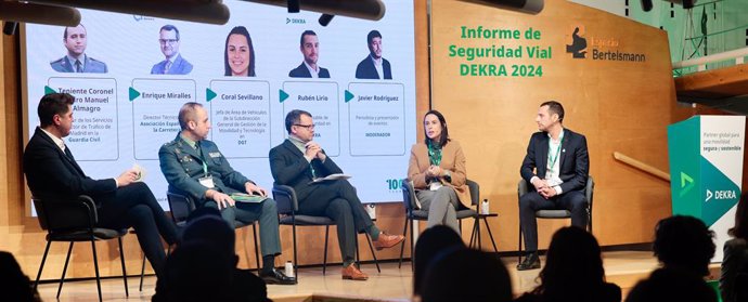 Mesa redonda en la presentación 