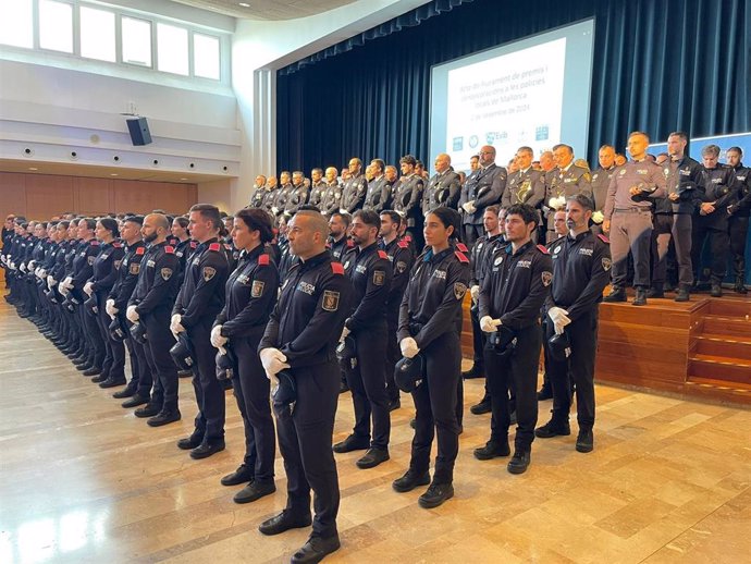 Entrega de los reconocimientos policiales por parte del Govern.