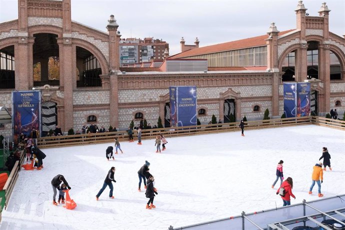 La pista de hielo de Matadero Madrid abre al público desde el próximo viernes hasta el 6 de enero