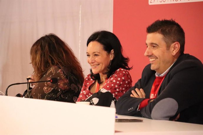 Crespín (centro), en el reciente Congreso Federal de su partido.