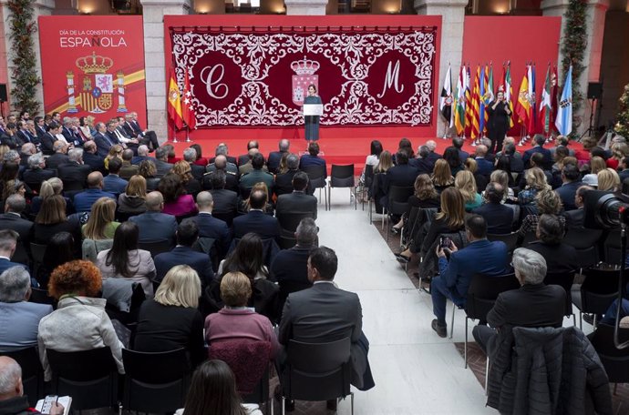 Archivo - La presidenta de la Comunidad de Madrid, Isabel Díaz Ayuso, interviene en el acto homenaje a la Constitución Española en su 44 aniversario en la Real Casa de Correos, a 2 de diciembre de 2022, en Madrid (España).