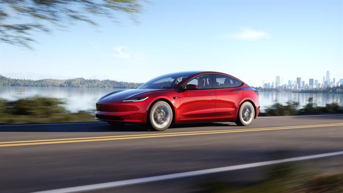 Archivo - El Tesla Model 3 se mantiene como el eléctrico más vendido en España en noviembre y el MINI sube al podio.