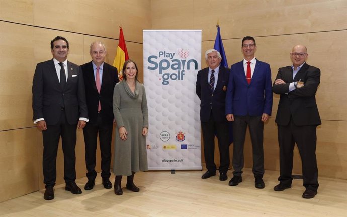 El presidente de la Mancomunidad de Municipios de la Costa del Sol Occidental y Acosol Manuel Cardeña ha asistido al evento de clausura del road show de presentaciones de PlaySpain.Golf, un proyecto que vienen desarrollando la RFEG y la AECG.