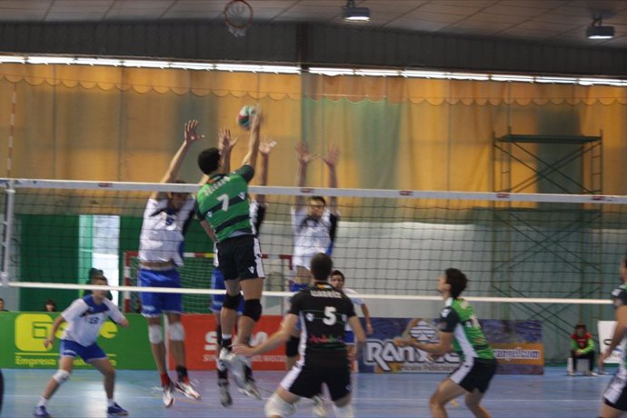 Archivo - Imagen de archivo de un partido de voleibol 