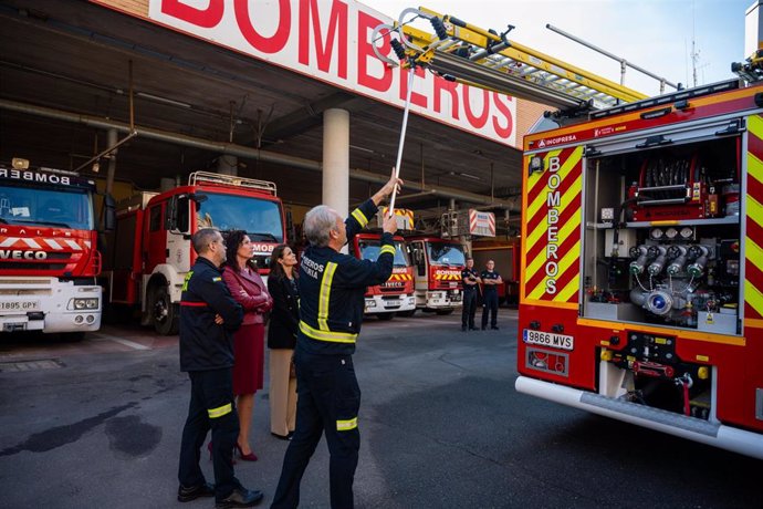 Los Bomberos de Almería incorporan a su servicio un nuevo camión autobomba nodriza con capacidad para 7.000 litros.